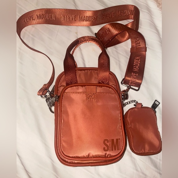 crossbody wear or shoulder, two zip pockets, a open pockets plus mini bag - Picture 1 of 1